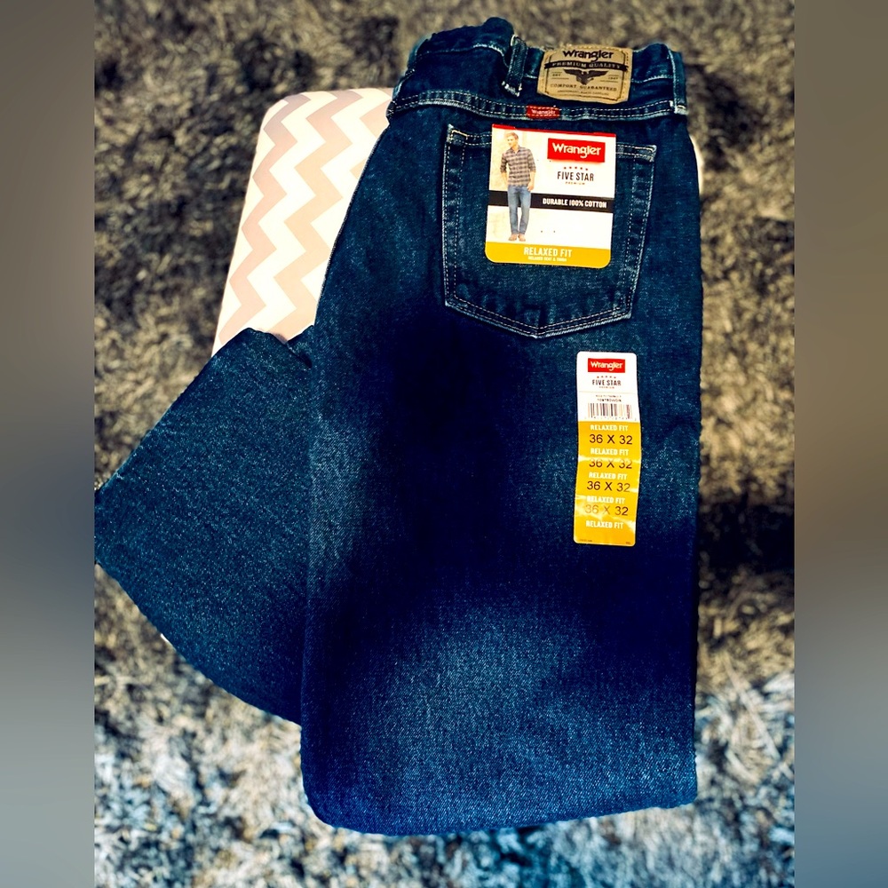 New Wrangler men’s jeans 36x32